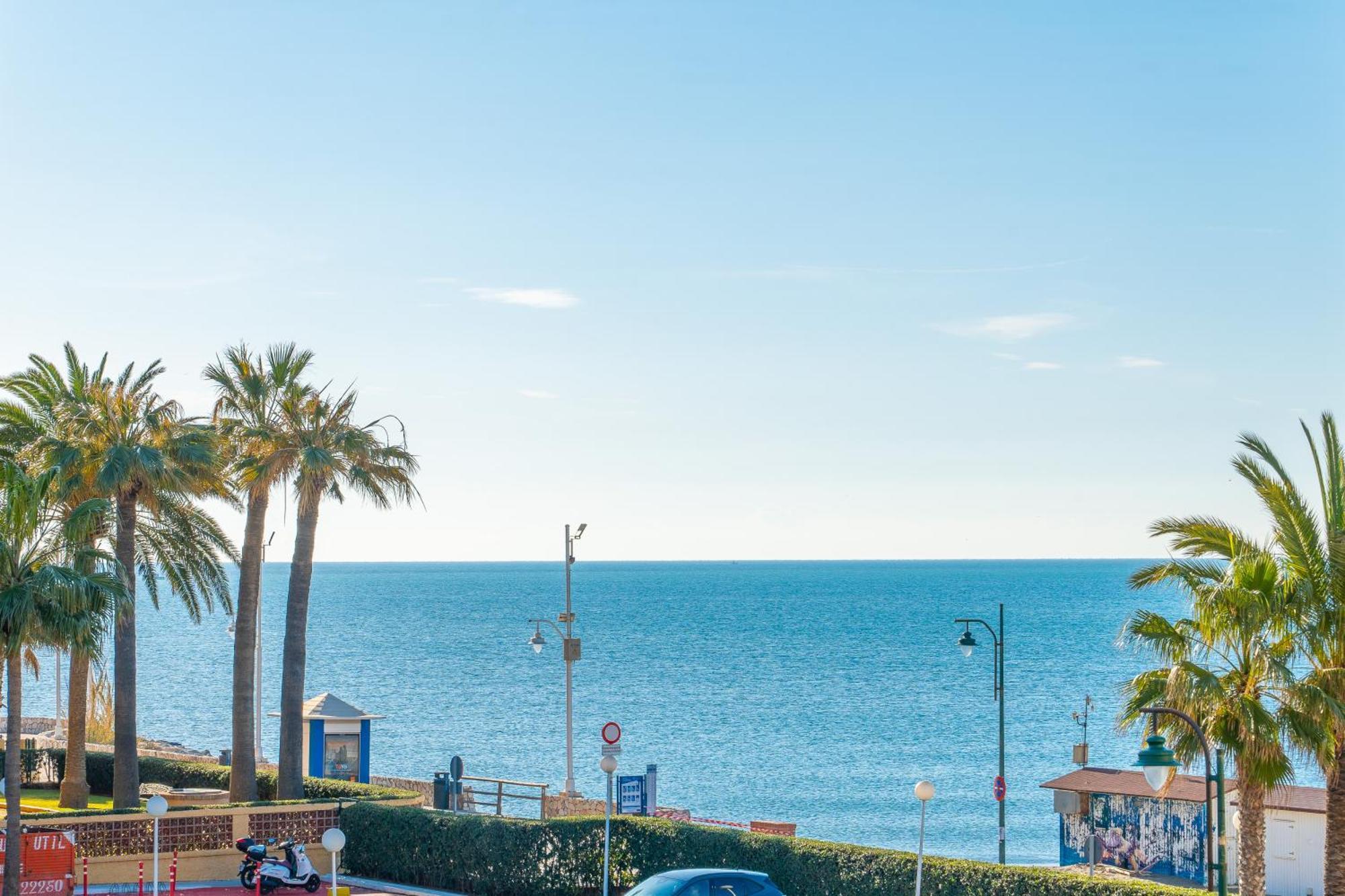 Casa Playa Guadalmar, Beautiful Apartment In Front Of The Sea, Wifi, Ac, Smart Tv, Private Parking Málaga Exterior foto