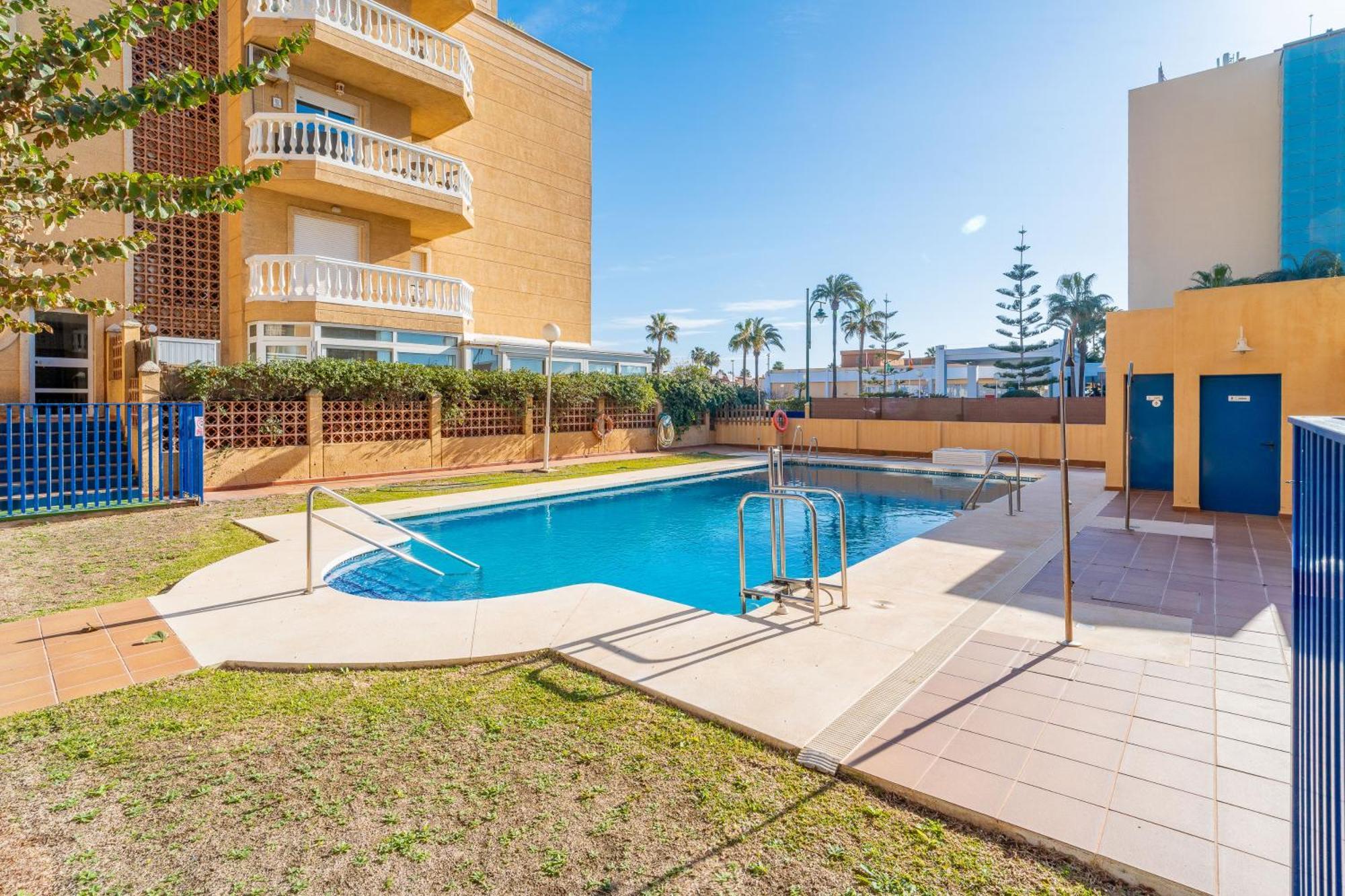 Casa Playa Guadalmar, Beautiful Apartment In Front Of The Sea, Wifi, Ac, Smart Tv, Private Parking Málaga Exterior foto